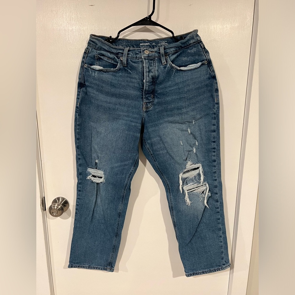 Straight distressed jeans